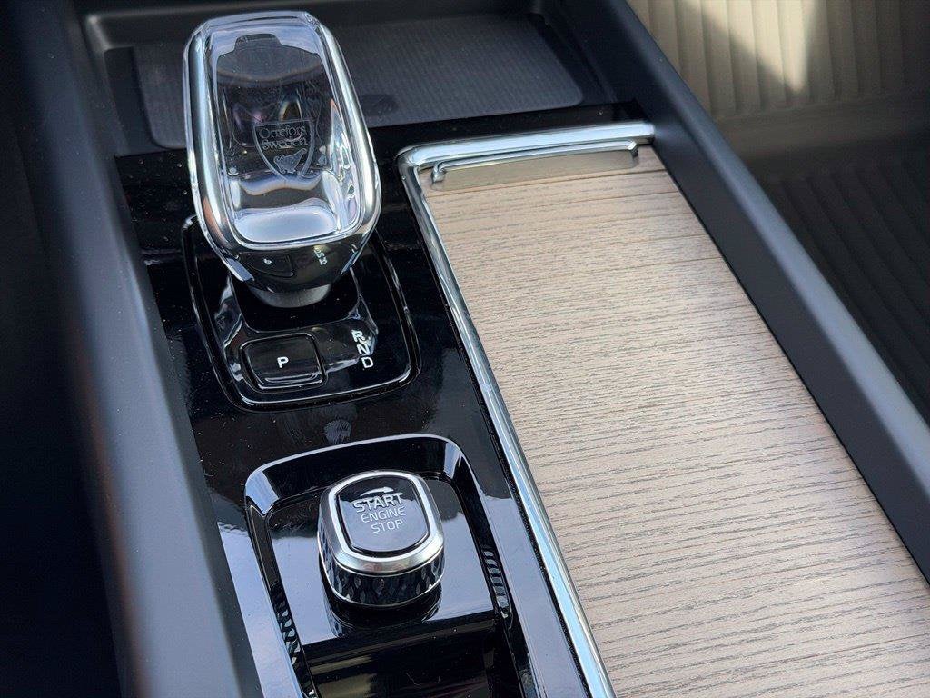 2027 Volvo XC60 B5 Core