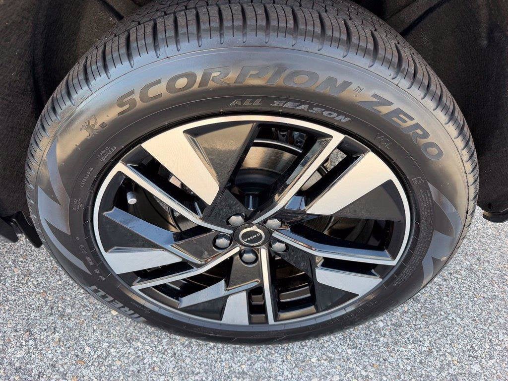 2027 Volvo XC60 B5 Core