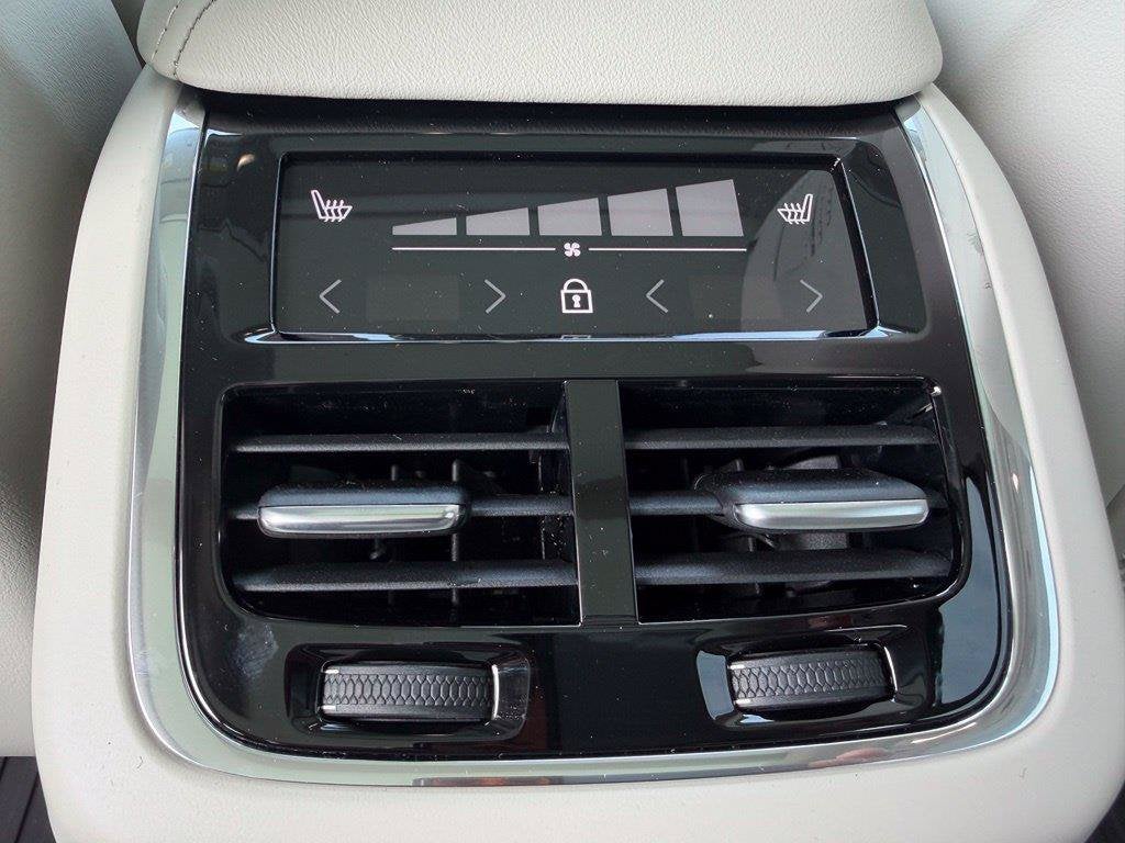 2027 Volvo XC60 B5 Ultra