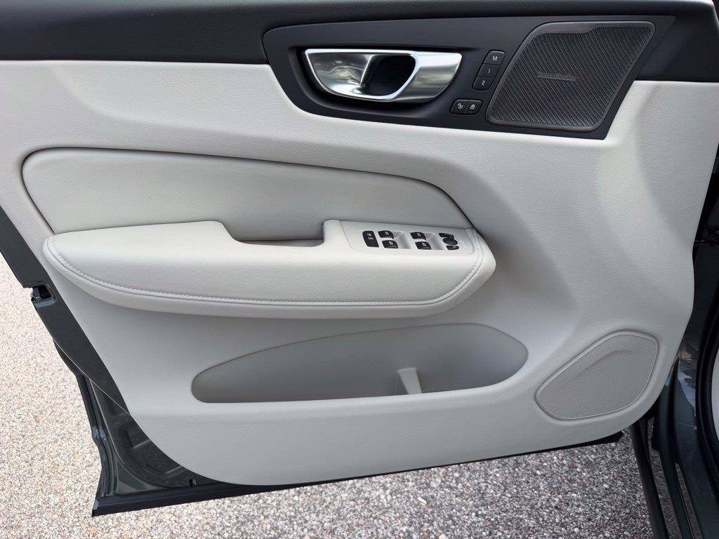 2027 Volvo XC60 B5 Ultra