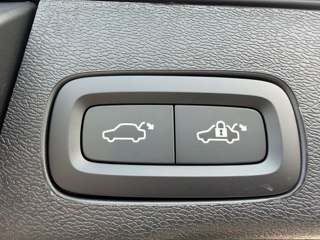 2027 Volvo XC60 B5 Ultra