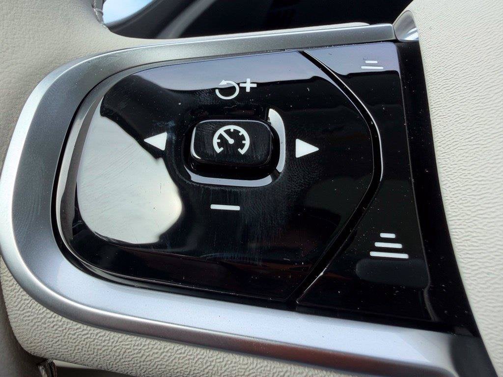 2027 Volvo XC60 B5 Ultra