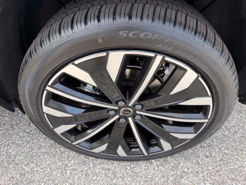 2027 Volvo XC60 B5 Ultra