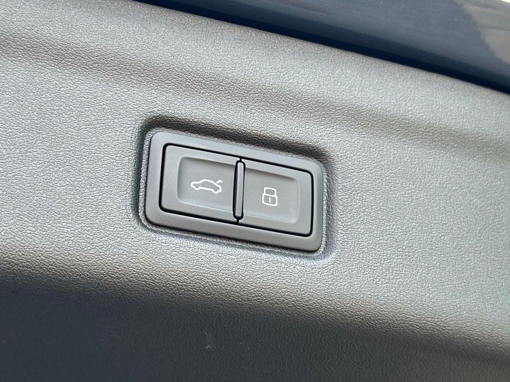 2025 Audi Q6 e-tron Premium Plus quattro